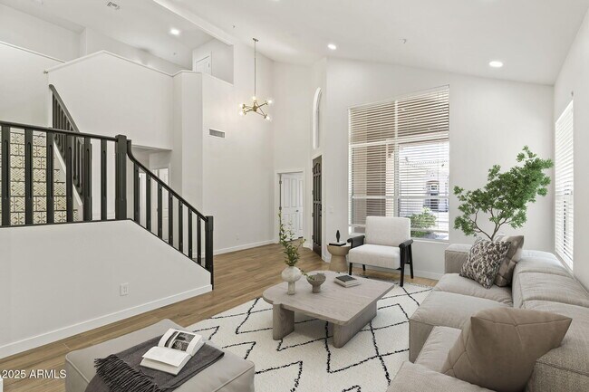 Foto del edificio - 10118 E Meadow Hill Dr