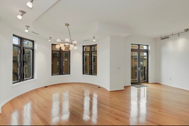 Building Photo - 1390 Kenyon St NW