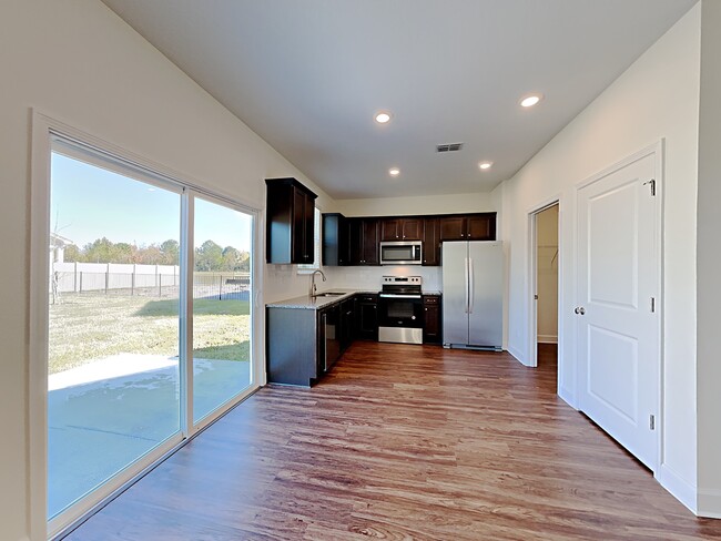 Building Photo - 5945 Hampton Creek Rd