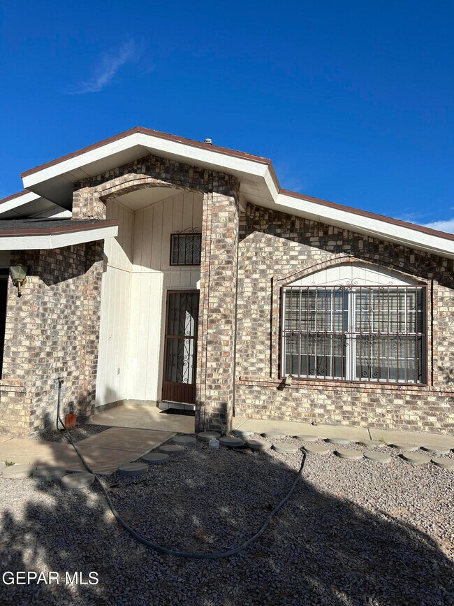 Foto del edificio - 3348 Pendleton St