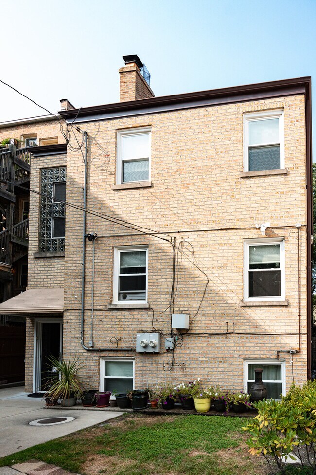 Foto del edificio - 1843 W Lunt Ave
