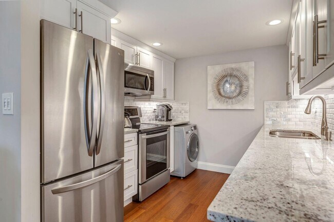 Foto del edificio - 1208 Marine Way