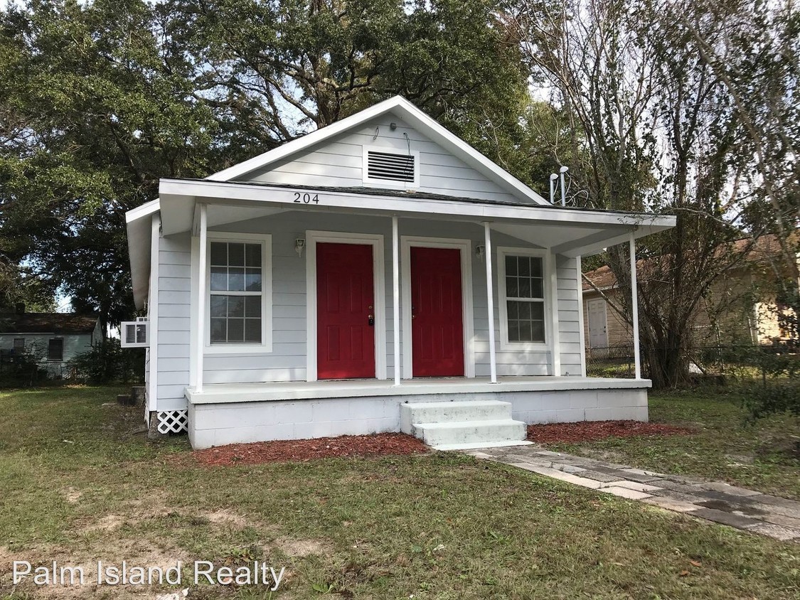 Primary Photo - 204 Brigadier St