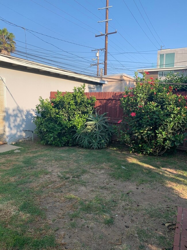 Building Photo - 1923 19th St