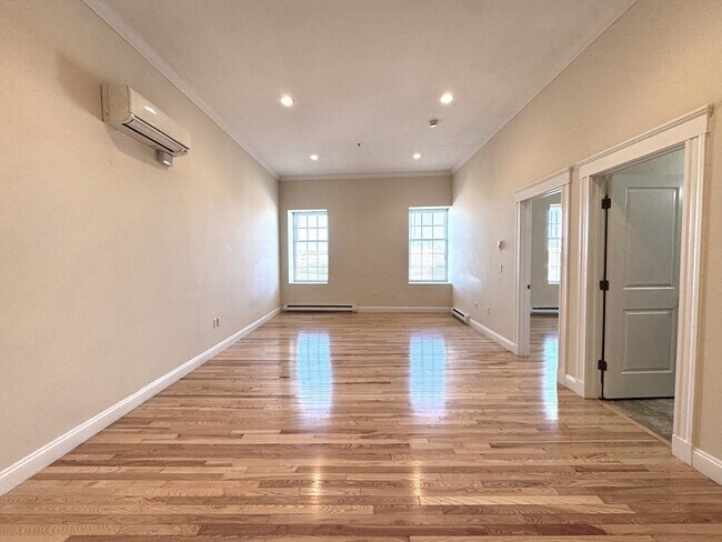 Building Photo - 3 Main St