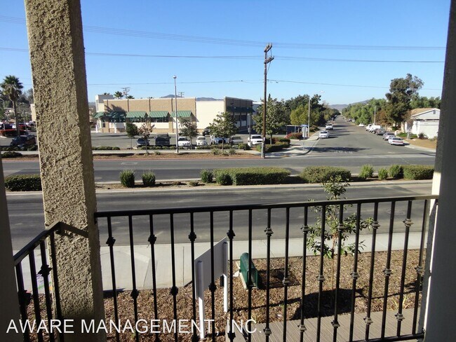 Foto del edificio - 4 br, 2.5 bath House - 8937 MAGNOLIA AVE