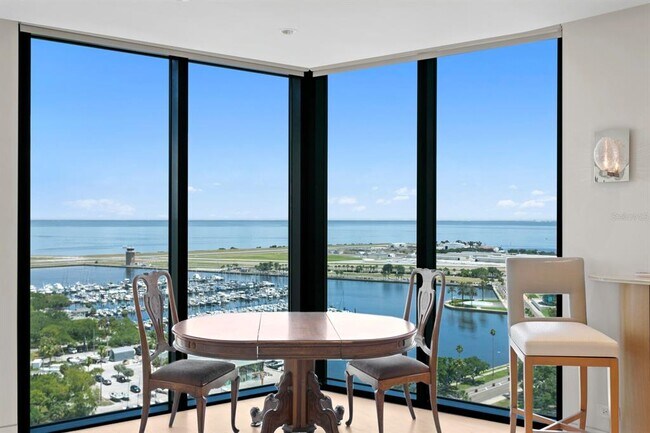 Building Photo - 1 Beach Dr SE