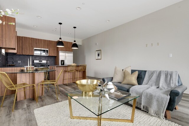 Foto del edificio - 740 E Irving Park Rd