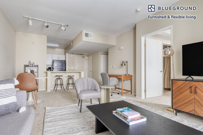 Building Photo - 888 N Alameda St