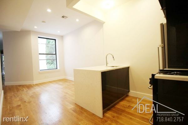 Building Photo - 677 Halsey St