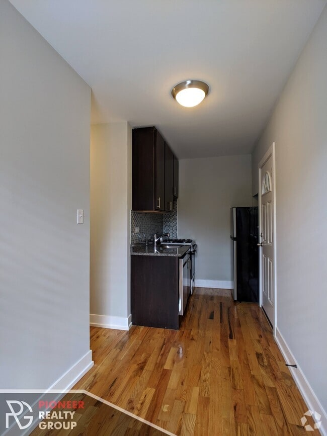 Building Photo - 2752 N Mildred Ave