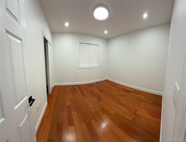Foto del edificio - 43-35 189th St