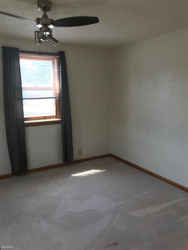 Building Photo - 1 br, 1 bath Apartment - 110 Bernard St E 1