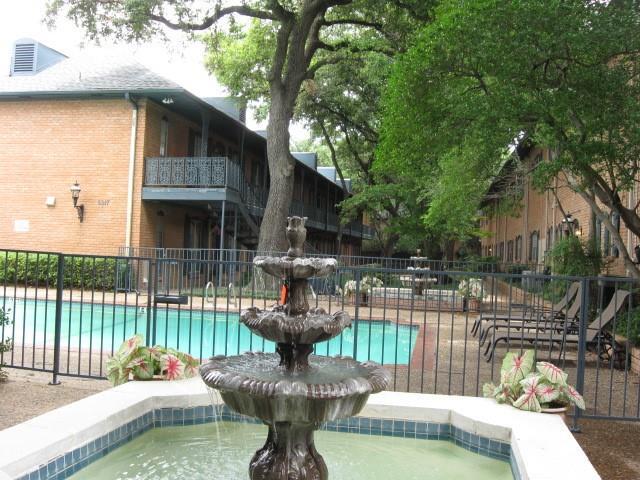 Foto del edificio - 6015 E University Blvd