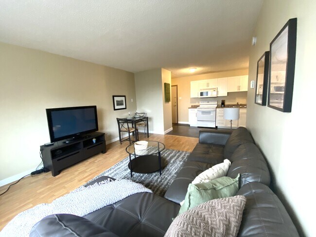 Photo du bâtiment - 9710-105 105 St NW