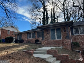 Building Photo - 827 Marstevan Dr NE