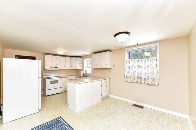 Building Photo - 8047 Dix Rd