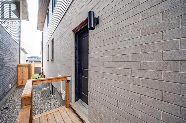 Building Photo - 39 Lovett Ln