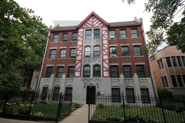 Foto del edificio - 2423 N Kedzie Blvd