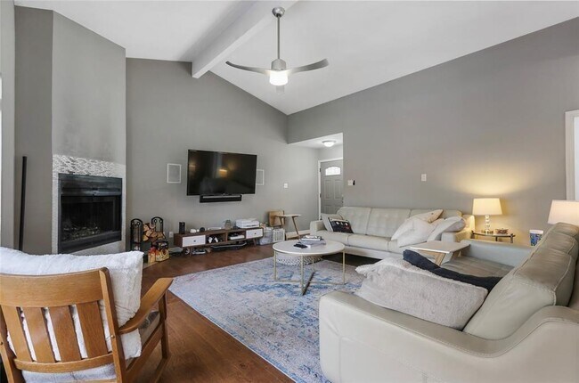 Building Photo - 307 Cuernavaca Dr N