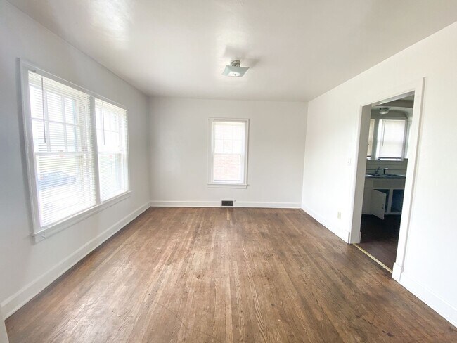 Foto del edificio - 3 bed 1 bath unit close to campus