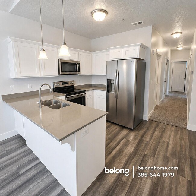 Building Photo - 702 N 380 W