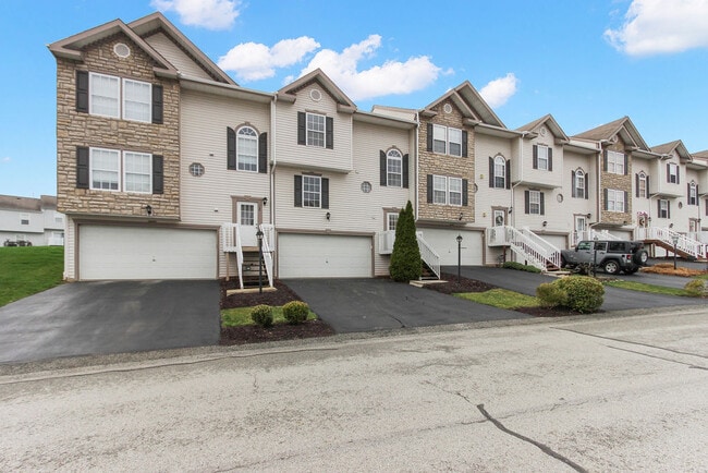 Building Photo - 122 Manor View Dr