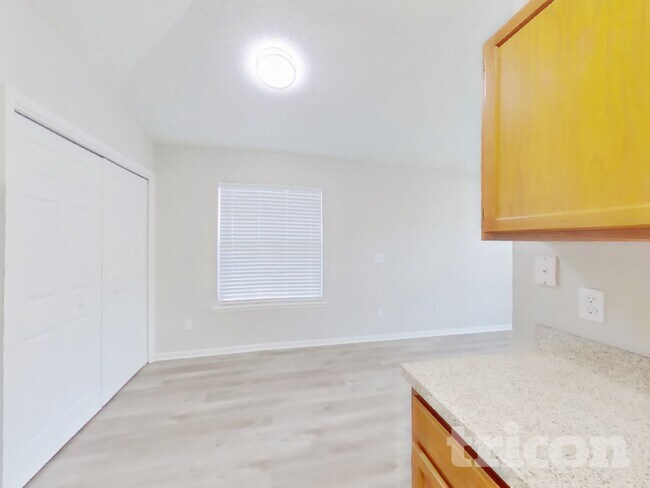 Building Photo - 8256 Creek Hollow Ct