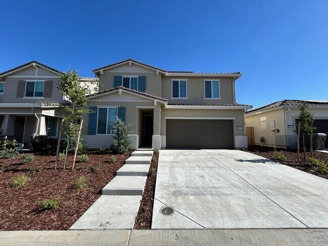 Foto del edificio - Beautiful Newer 4 Bedroom 3 Bathroom with ...