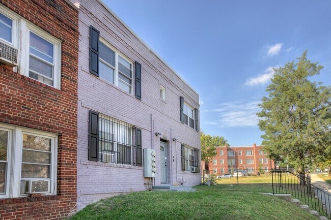 Foto del edificio - 928 19th St NE