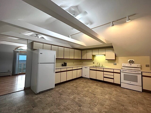 Foto principal - 877 Homestead Ave