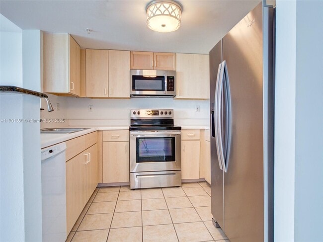 Building Photo - 3000 Coral Wy