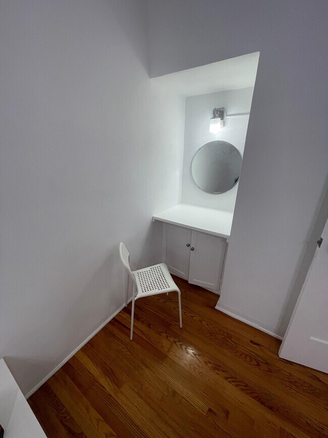 Foto del edificio - 7948 Blackburn Ave
