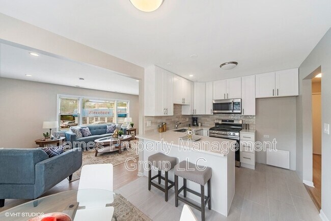 Building Photo - 6047 N Northwest Hwy