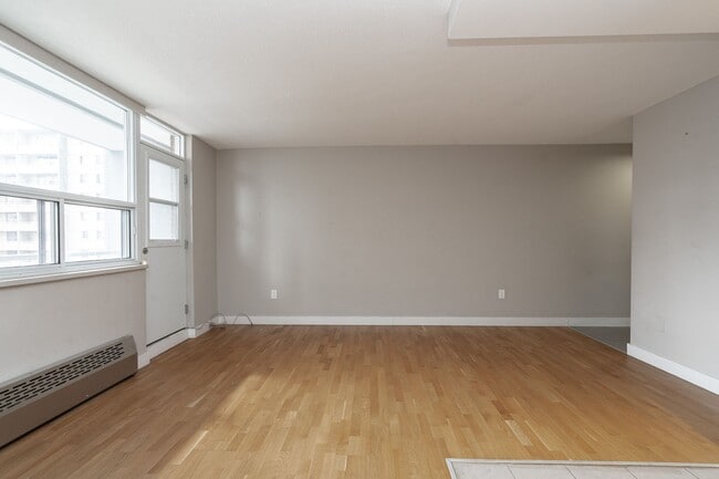 Building Photo - 230 Oak St