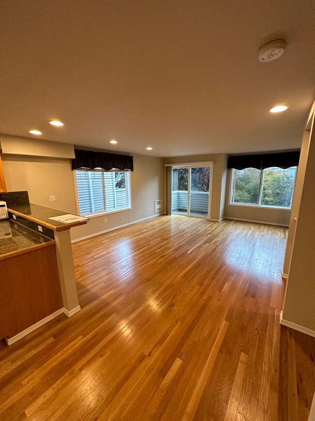 Foto del edificio - 3 bed 2 bath Townhome Green Lake Neighborh...