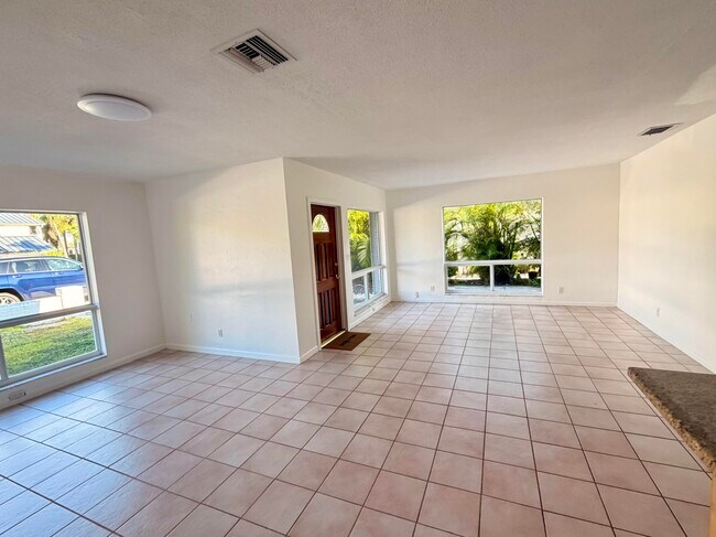 Foto del edificio - 620-630 NE 19th Ave