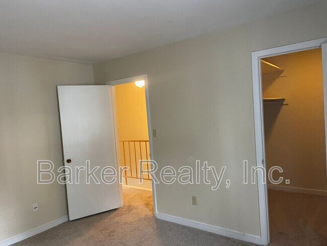 Foto del edificio - 7042-A Longstreet Drive