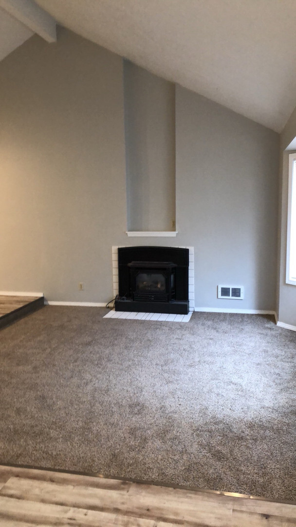 Building Photo - Desirable South Salem Home on Huge Lot! Ne...