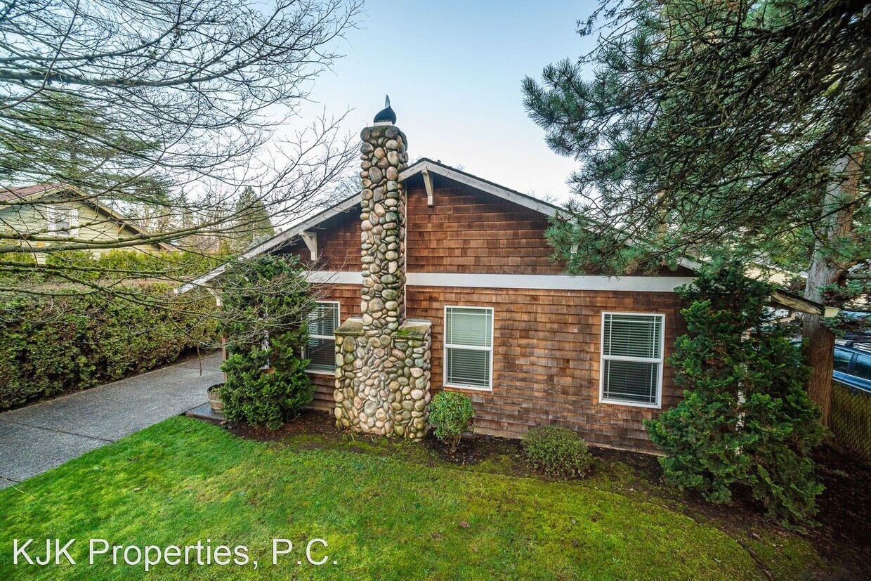 Primary Photo - 3 br, 2 bath House - 14900 SE Woodland Way