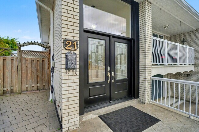 Building Photo - 21 Tillplain Rd