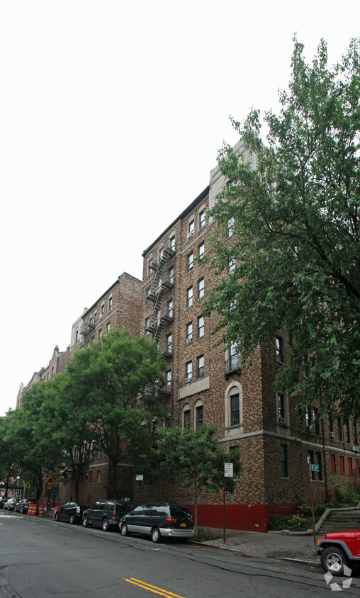 Building Photo - Isham Gardens