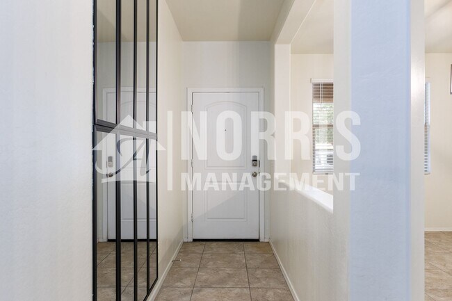 Building Photo - Beautiful Home in Mission Royale