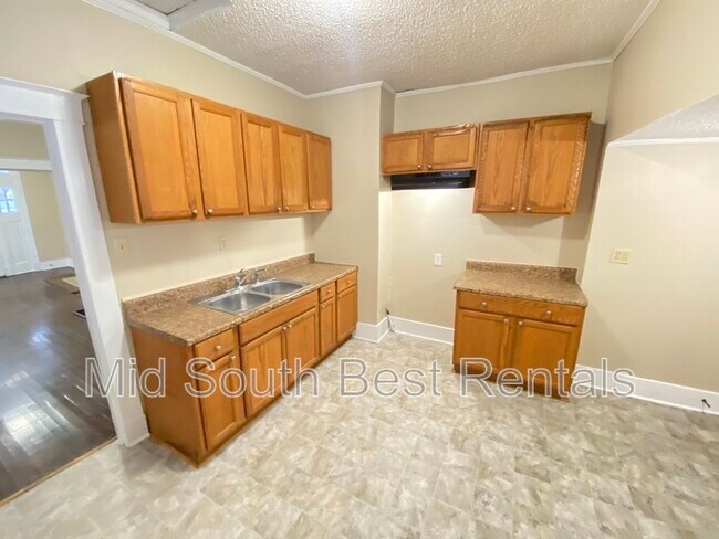 Building Photo - 1058 Tanglewood St