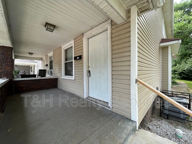 Foto del edificio - 329 W 28th St