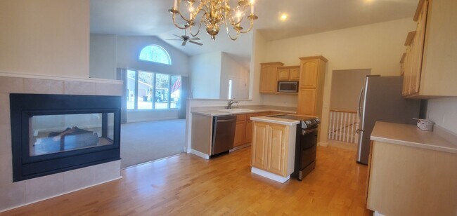 Foto del edificio - Large 5 bedroom 3 bathroom home!