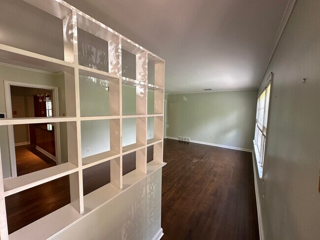 Foto del edificio - 5138 Whitehall Ave