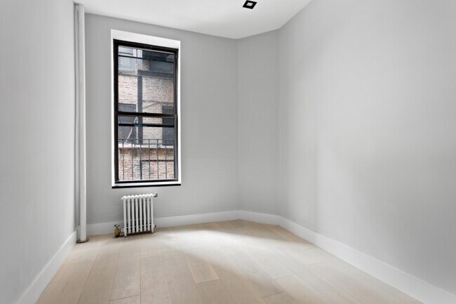 Foto del edificio - 336 E 18th St