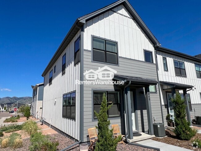 Building Photo - 8049 Yampa River Ave