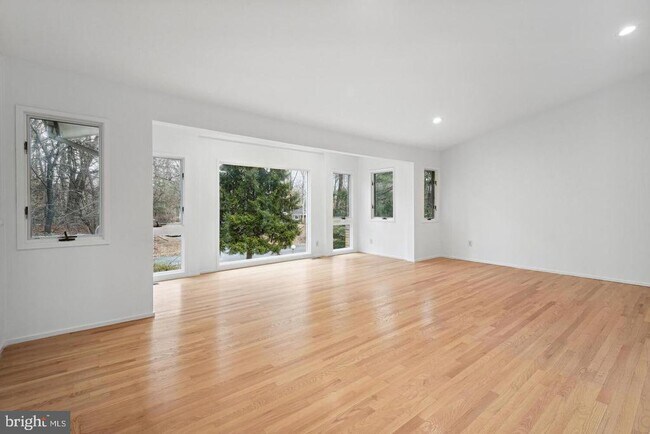 Foto del edificio - 7700 Hamilton Spring Rd